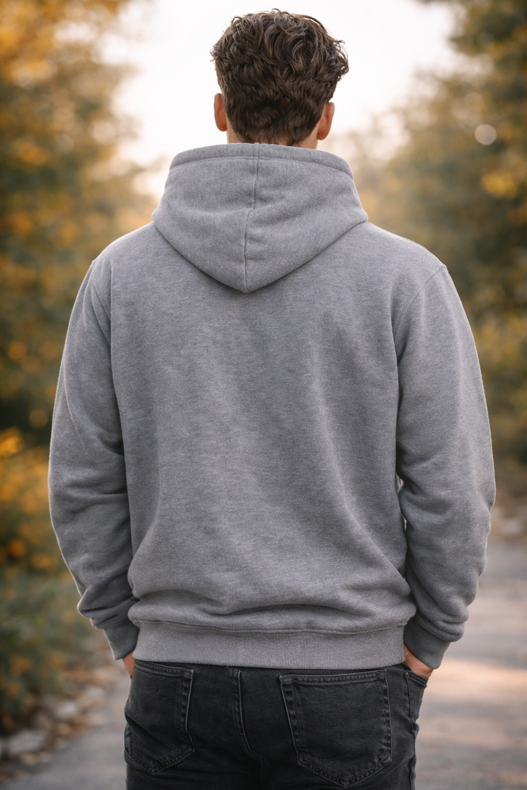 Classic Unisex Pullover Hoodie | WHISPER 18500 Black bestickt - Versanddauer 3–4 Tage.