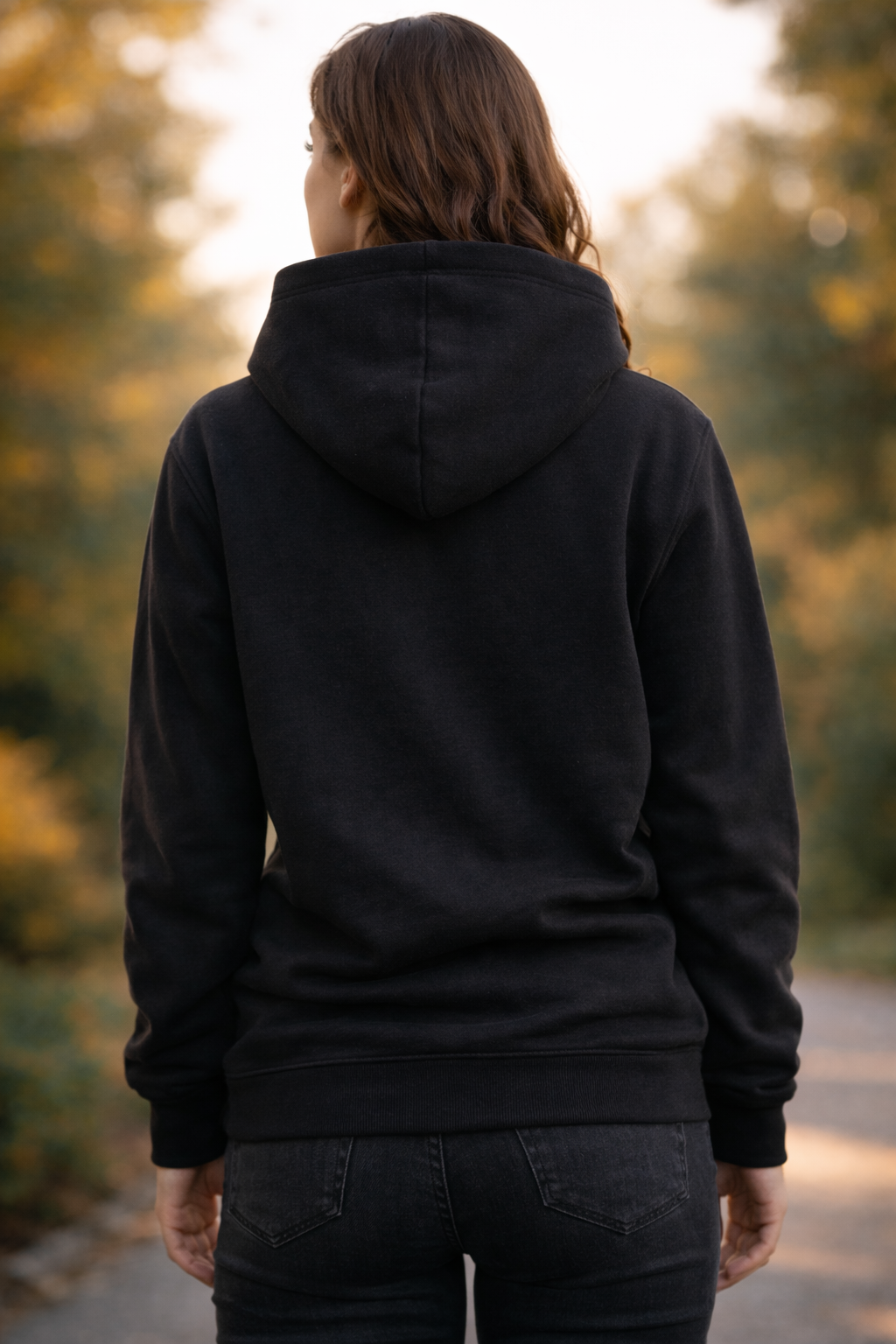 Classic Unisex Pullover Hoodie | WHISPER 18500 Black bestickt - Versanddauer 3–4 Tage.